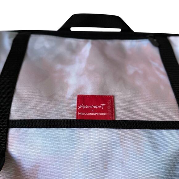 NWT! Free People x Manhattan Portage Messenger Bag in Cloud (MSRP $178) - Picture 4 of 11